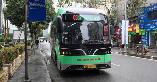 Hà Nội: Thí điểm tuyến buýt điện phục vụ người dân thăm quan khu vực Hoàn Kiếm, Ba Đình