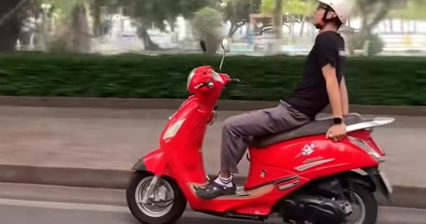 Xác minh danh tính người đàn ông thả 2 tay, phóng xe tốc độ cao trên phố biển