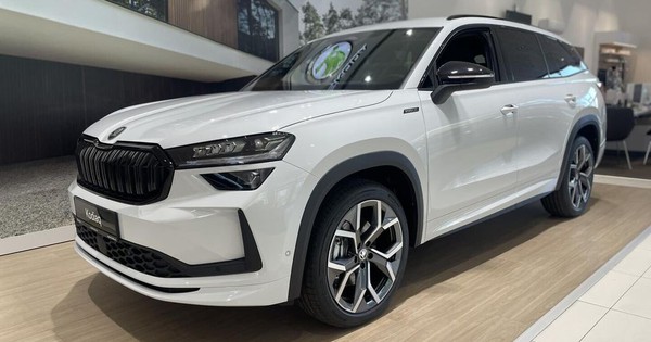 Cặp đôi Skoda mới cập cảng Việt Nam, chuẩn bị ra mắt cuối tháng: Kodiaq thay đổi lớn đấu Santa Fe, Enyaq IV chạy điện hơn 560km/sạc