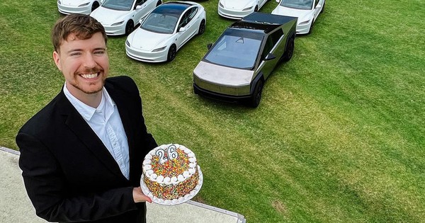 YouTuber 26 tuổi tặng 26 chiếc ô tô cho người theo dõi nhân dịp sinh nhật, ai trúng có thể đổi thành tiền mặt cao nhất hơn 3 tỷ đồng