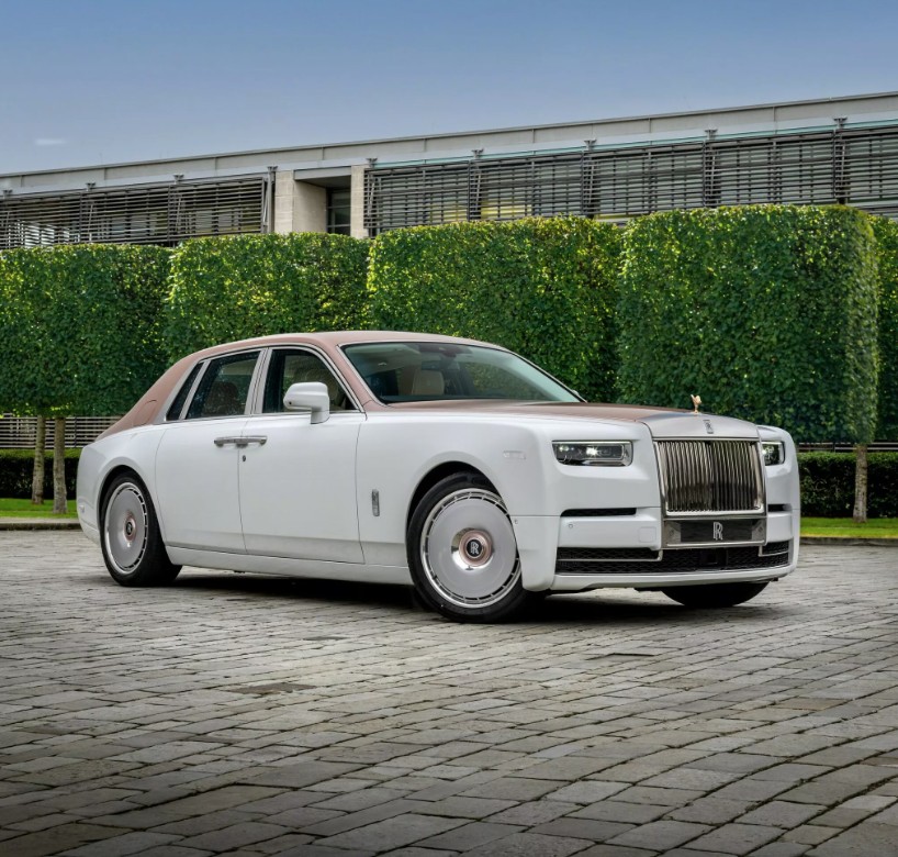 Rolls-Royce Phantom Dentelle: Tuyệt tác thêu tay hơn 160.000 mũi, tôn vinh đỉnh cao cá nhân hóa