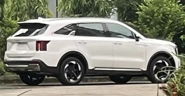 Kia Sorento phiên bản nâng cấp có mặt tại Việt Nam, ngày ra mắt cận kề