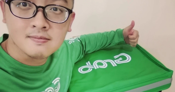Cất bằng Tiến sĩ, bằng Đại học ở nhà: Cầm bằng lái xe đi làm shipper kiếm 2 triệu/ngày “tiền tươi thóc thật”