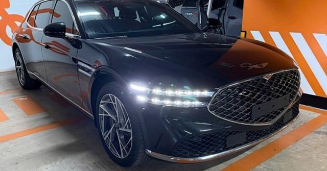 Xe sang Genesis G90 mới tinh rao bán cao hơn Mercedes-Benz S-Class