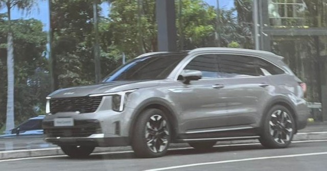 KIA Sorento 2025 bất ngờ xuất hiện công khai tại Thành phố Hồ Chí Minh
