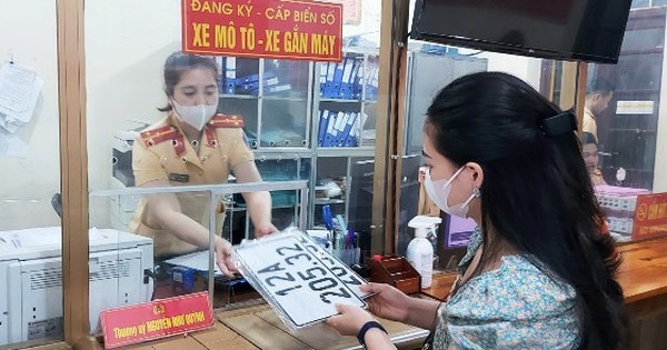 Mua xe ô tô mới tiết kiệm 6 triệu đồng lệ phí đăng ký biển