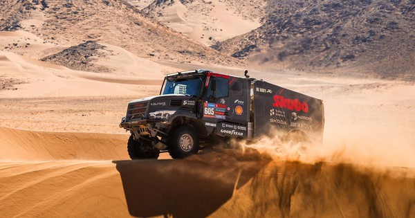 Hành trình không tưởng của giải đua Dakar Rally: 5.000 dặm giữa sa mạc và những mối nguy hiểm luôn rình rập!