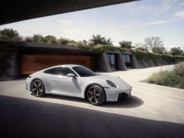 Porsche 911 Carrera S 2025 ra mắt: Mạnh mẽ hơn nhưng không có hộp số sàn