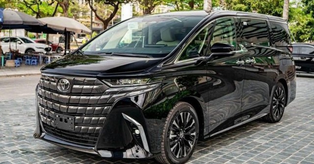 Toyota triệu hồi loạt xe MPV Alphard để sửa lỗi trên ốp nắp ca-pô