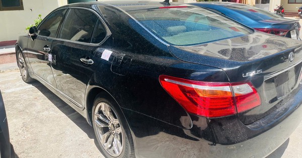 Phát hiện xe Lexus LS460 không giấy tờ hợp pháp tại Gia Lai