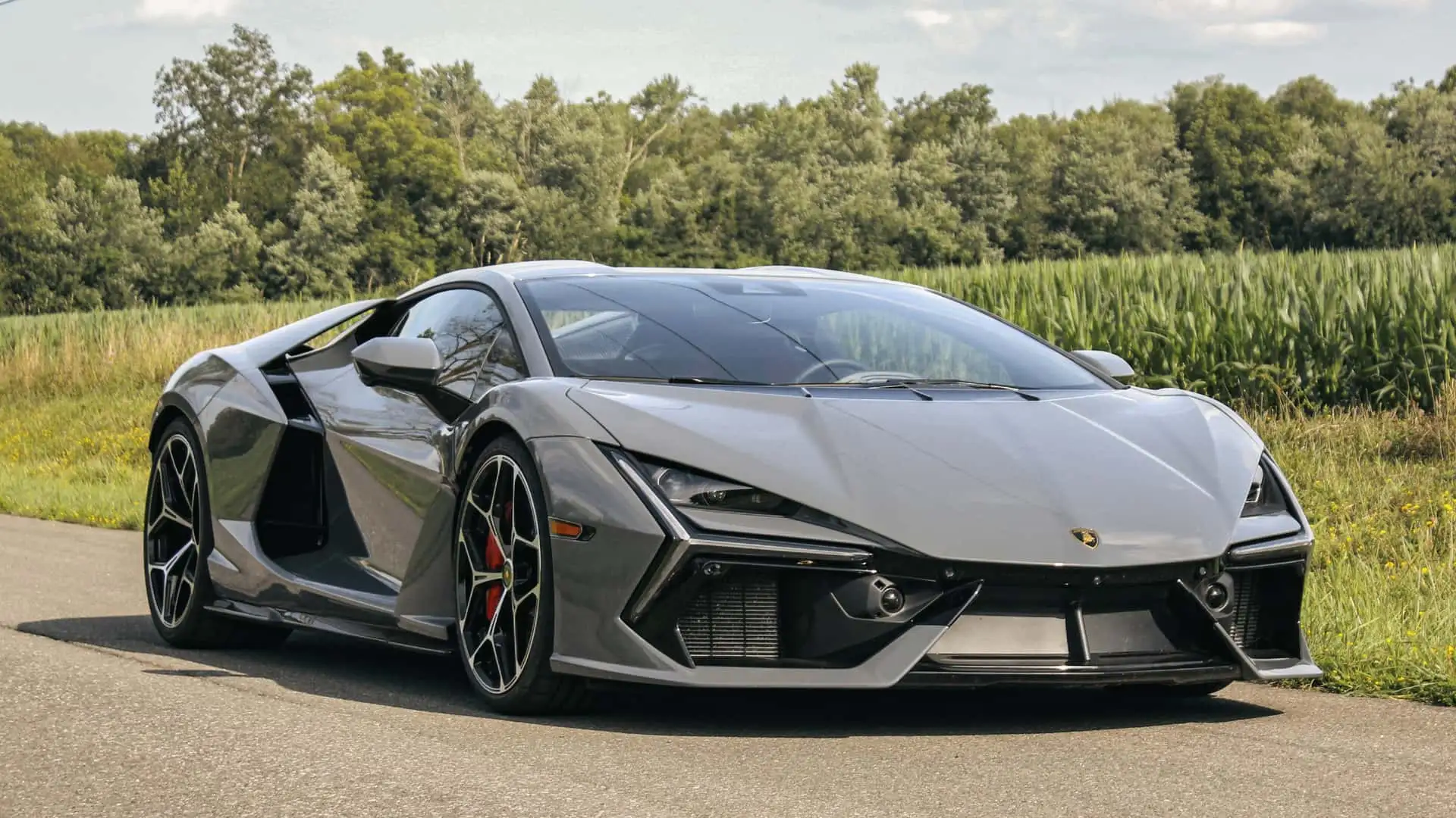 Lamborghini Revuelto: Bước tiến vượt bậc trong thế giới siêu xe