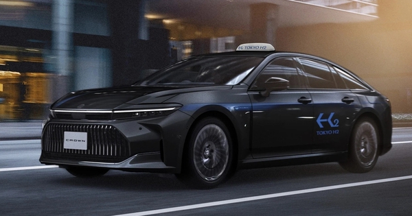 Toyota Crown hóa thành xe taxi xanh: Chạy bằng pin nhiên liệu hydro, đi 820km/nạp, chỗ để chân thoải mái cực hợp với khách VIP