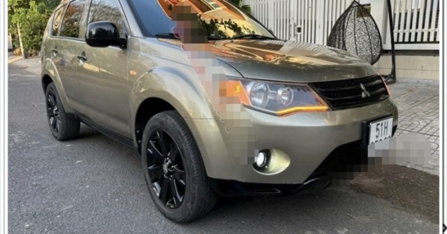 Mitsubishi Outlander đời cũ, được rao bán 250 triệu đồng tại TP.HCM