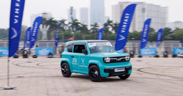 VinFast làm sự kiện quy mô khủng ở Hà Nội: Trưng bày Limo Green đang hot, drift VF 3, lái thử sa hình, thu đổi xe cũ tại chỗ
