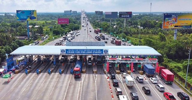 Từ 1/10/2025, ô tô đi qua trạm thu phí phải làm điều này