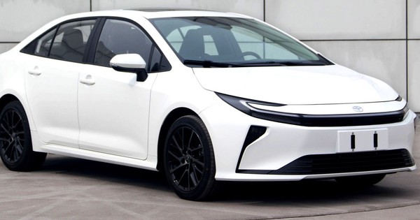 Xe bán chạy nhất mọi thời đại của Toyota sắp được làm mới
