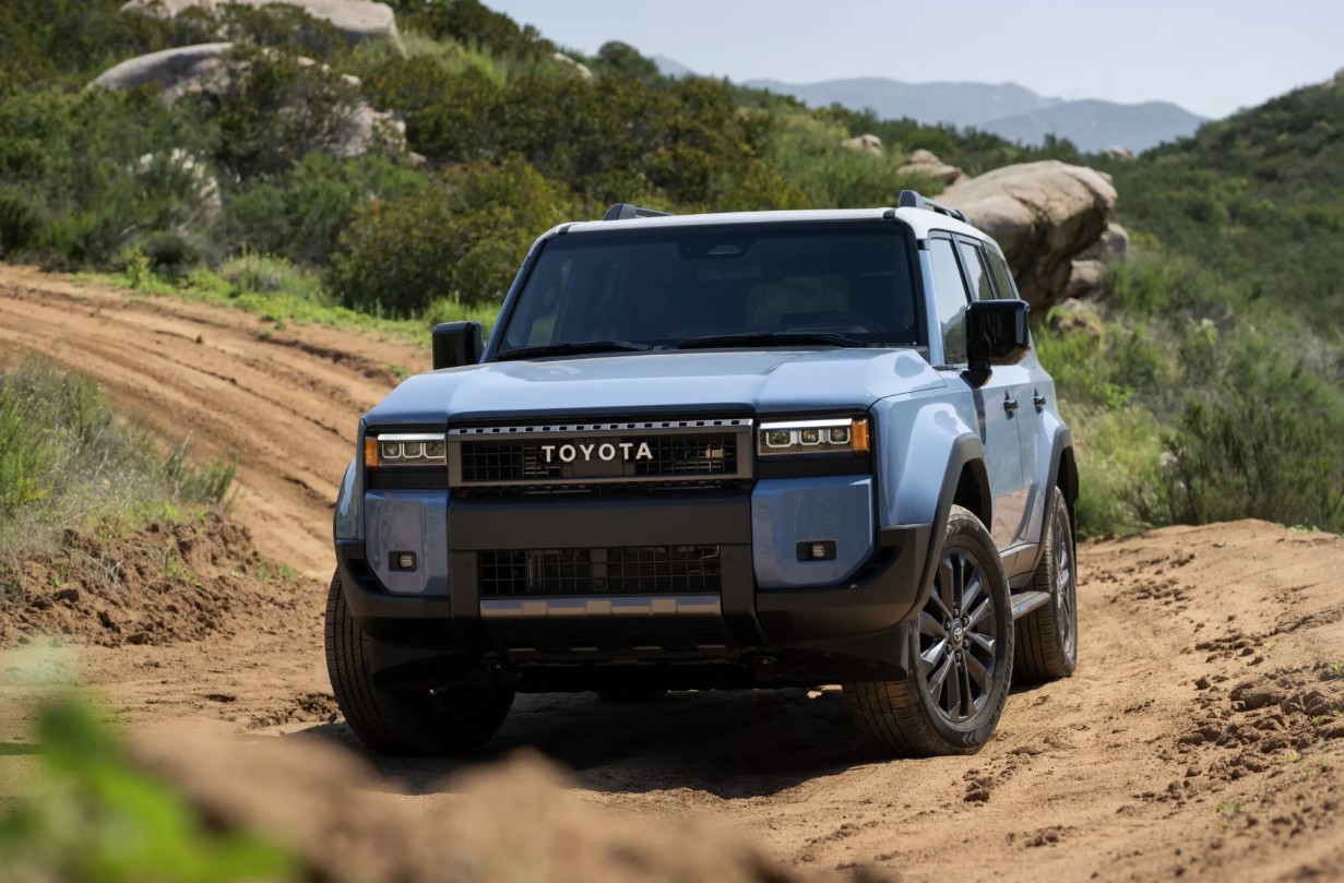 Toyota Land Cruiser 2026 tăng giá bán, khởi điểm từ 57.200 USD
