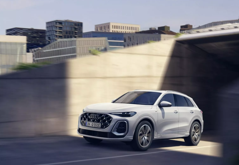 Audi Q5 2026: Chạy điện cả trăm cây số, sạc nhanh hơn cả smartphone