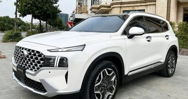 Thị trường xe cũ chạm đáy, riêng mẫu xe này vẫn được săn đón, đắt hơn xe mới hàng trăm triệu đồng