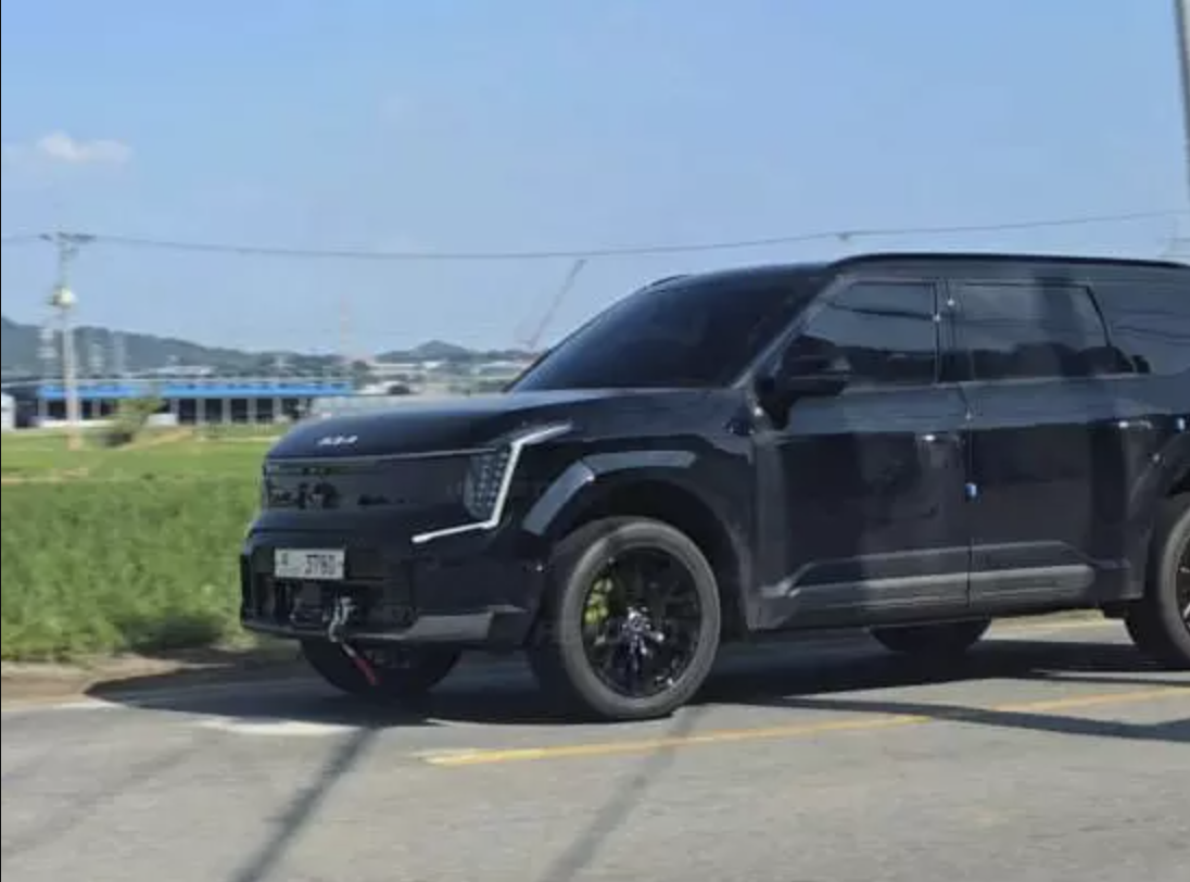 Kia EV9 phiên bản Off-Road lộ diện: SUV điện ba hàng ghế bước vào cuộc chơi địa hình