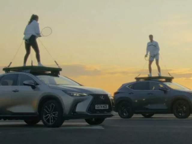 Lexus lập kỷ lục với màn chơi tennis trên nóc xe