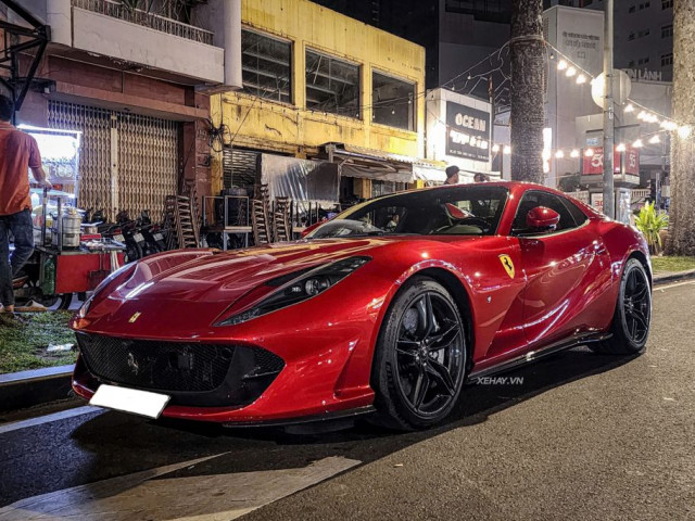Cận cảnh Ferrari 812 GTS mui trần thứ 2 tại Việt Nam