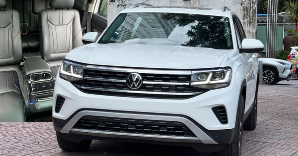 VW Teramont nâng cấp tại đại lý trước khi ra mắt mẫu mới: Giá gần 2 tỷ, có cần số pha lê, ghế thương gia cạnh tranh Explorer