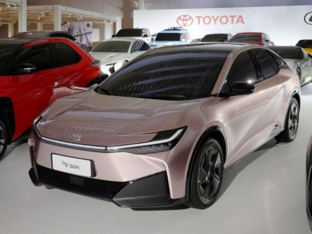 Toyota bắt tay BYD ra mắt xe hybrid sạc điện