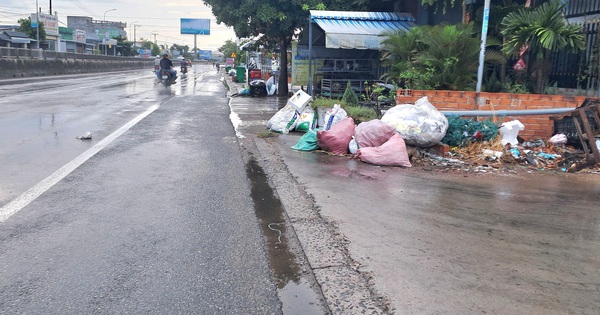 Dân khốn khổ vì rác, xe thu gom bận... đăng kiểm!