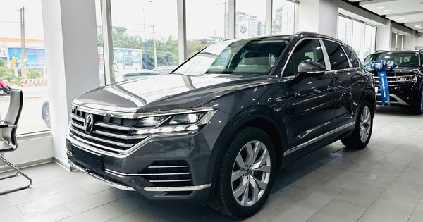 VW Touareg giảm giá kỷ lục hơn 330 triệu, xuống 2,3 tỷ đồng tại đại lý, đấu RX, Q7 trong khi chờ bản mới ra mắt