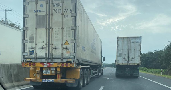 Ở đây có quy định mà nhiều tài xế mong Việt Nam cũng có: Lái xe có thể bị phạt tù nếu ‘ôm’ làn trái trên cao tốc