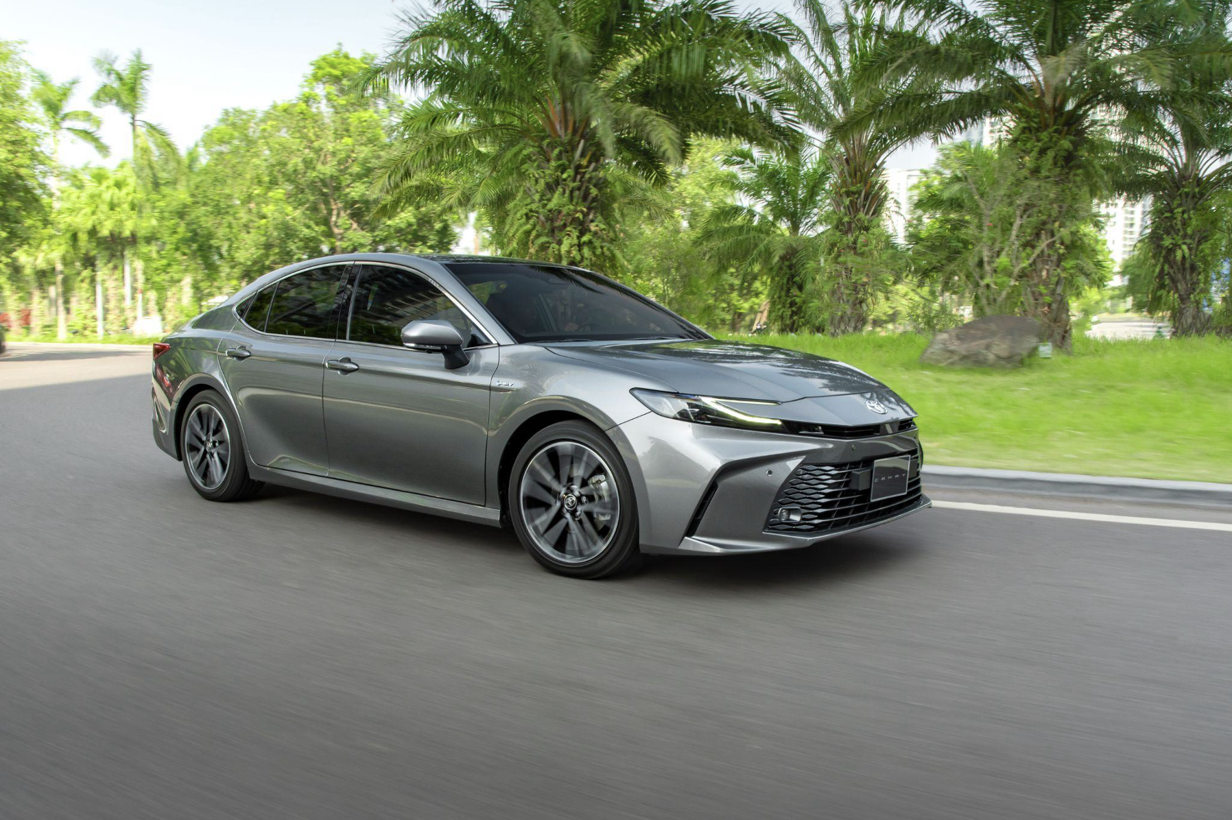 Toyota Camry - Chiến binh bền bỉ phân khúc sedan hạng D