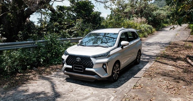 Giá xe Toyota Veloz Cross tháng 8/2025, ưu đãi 100% phí trước bạ