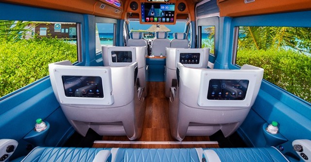 Vi vu Sài Gòn - Vũng Tàu bằng xe Limo ghế mát-xa Boeing an toàn tiết kiệm