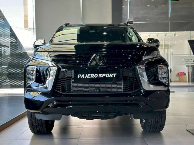 Mitsubishi Pajero Sport bản máy xăng bất ngờ xuất hiện tại địa lý