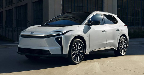 SUV điện Toyota từng về Việt Nam được nâng cấp: Đổi tên, tinh chỉnh thiết kế, mạnh tới 338 mã lực, 505km/sạc