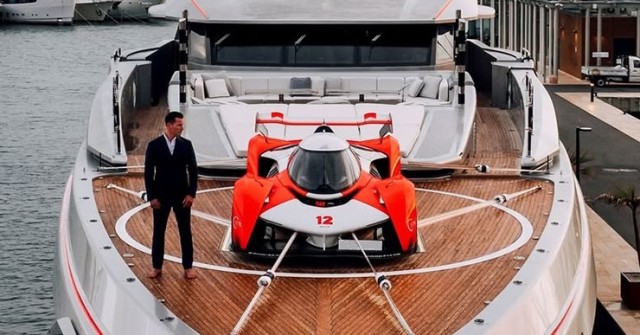 Giới siêu giàu đem siêu xe McLaren Solus GT độc nhất lên du thuyền