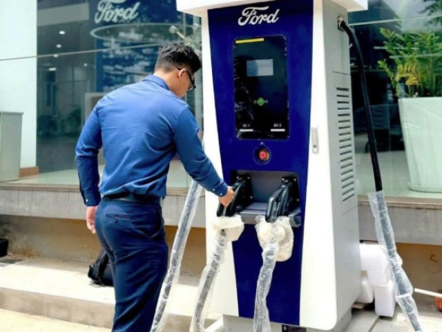 Ford Việt Nam lắp đặt hệ thống trạm sạc xe điện tại đại lý