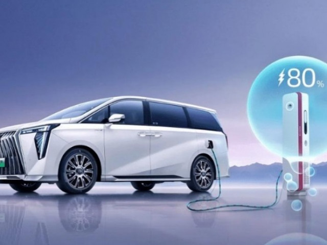 GAC Trumpchi E9 - Đối thủ của Toyota Alphard ra mắt bản sạc siêu nhanh