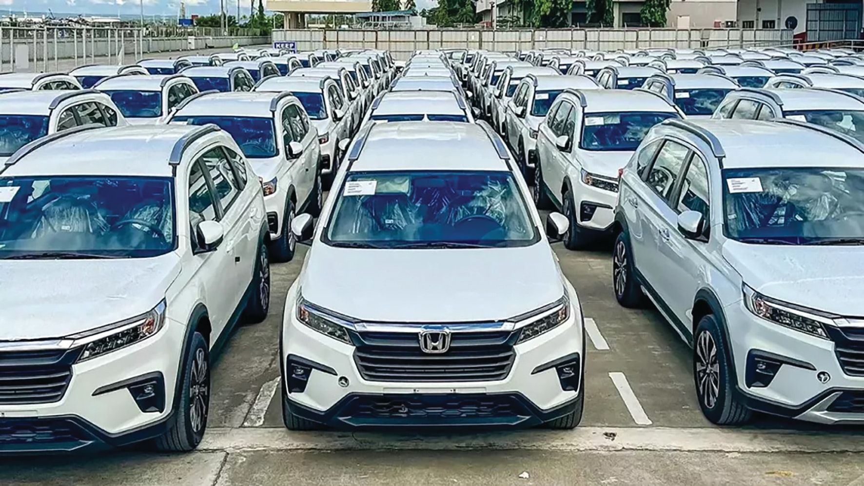 Ô tô giá rẻ từ Indonesia tràn vào Việt Nam