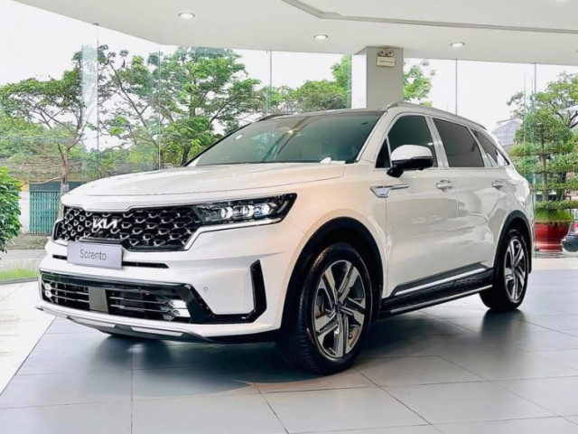 Kia Sorento 2025 ưu đãi mạnh, giá xe lần đầu xuống dưới 900 triệu đồng