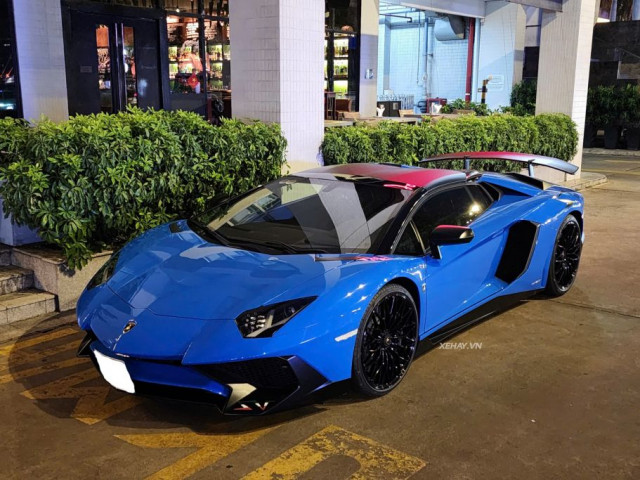 TPHCM: Tóm gọn siêu phẩm Lamborghini Aventador SV Roadster 