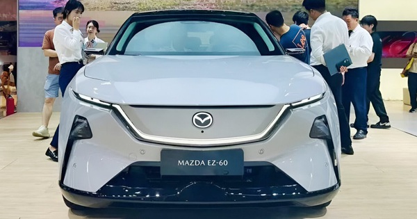 Mazda EZ-60 chốt 33.000 đơn đặt hàng trước khi ra mắt bản thương mại vào tháng 9, nhìn tiền cọc có thể hiểu một phần lý do
