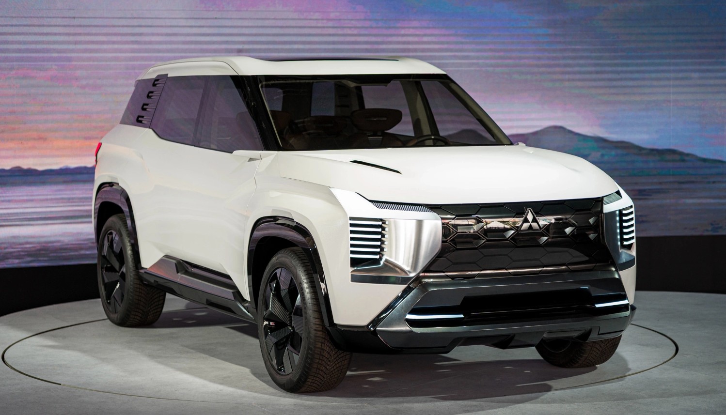 Mitsubishi Destinator - xe gầm cao 7 chỗ bán ở Việt Nam cuối 2025