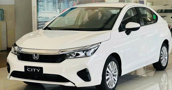 Giá lăn bánh ô tô chạy xăng tại Hà Nội có thể tăng mạnh