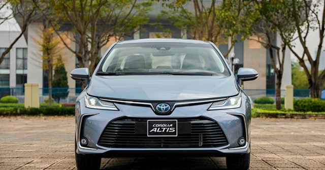 Giá xe Toyota Corolla Altis tháng 8/2025, từ 725 triệu đồng