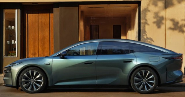 Toyota bZ7 trình làng, sedan thuần điện dài hơn 5 mét