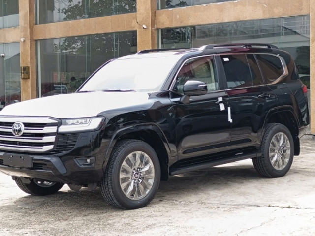 Toyota Land Cruiser LC300 2025 giá từ 4,58 tỷ đồng tại Việt Nam