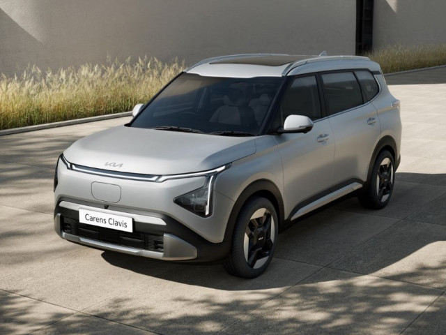 Kia Carens Clavis EV trình làng: MPV điện 7 chỗ, sạc nhanh, nhiều công nghệ