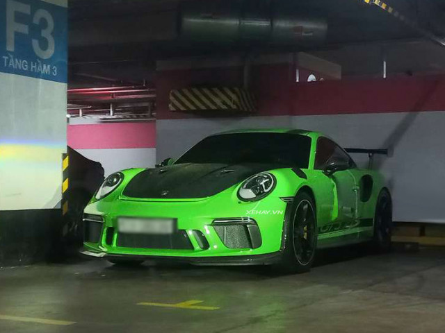 Sài Gòn: Bắt gặp Porsche 911 GT3 RS với màu sơn xanh lá cực độc